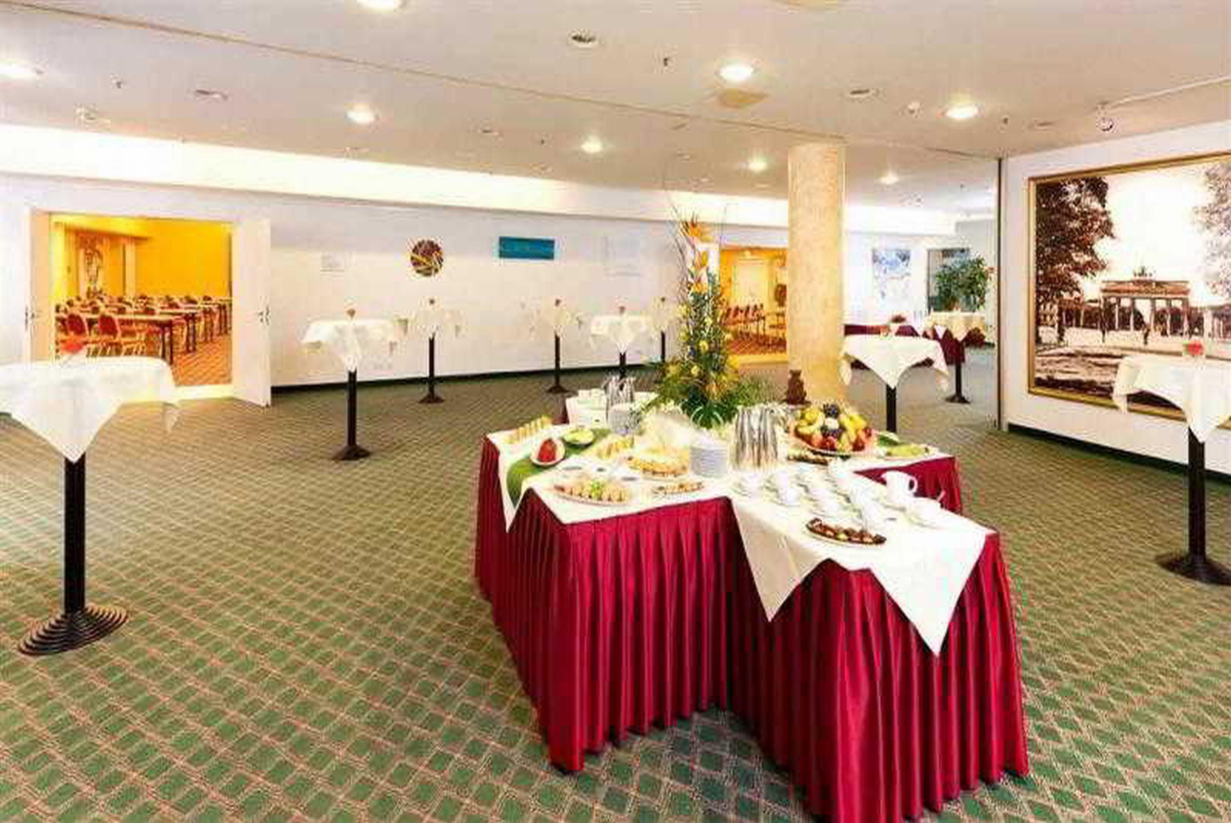 Mercure Hotel Berlin Tempelhof Экстерьер фото